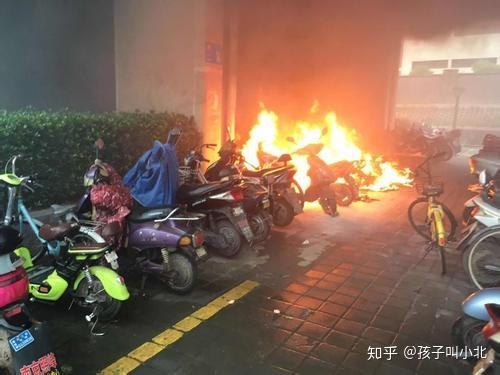 電池爆炸驚魄一瞥 電動(dòng)車究竟該怎么充電 